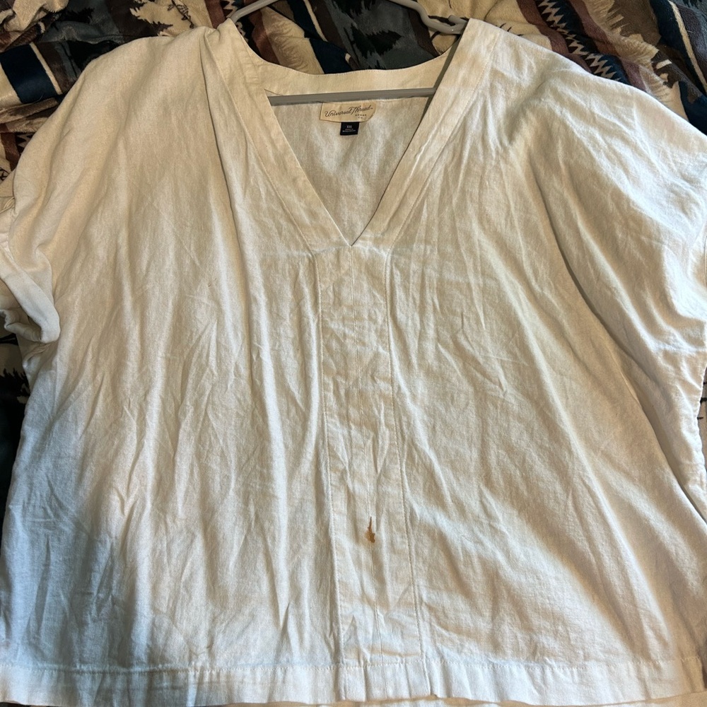 Lightweight V-Neck Linen Top in Off-White